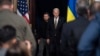 Președintele ucrainean Volodimir Zelenski, alături de cel american, Joe Biden, înaintea unei conferințe de presă comune ce a avut loc la Washington pe 12 decembrie. 
