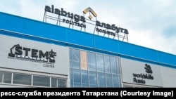Як пише місцеве видання ArbatMedia, один із безпілотників був збитий поблизу території особливої ​​економічної зони «Алабуга» – там розташоване підприємство, яке займається випуском дронів