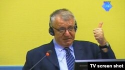 vojislav Šešelj u sudnici 18.06.2012.