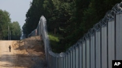 Йому вручили ноту протесту, в якій Польща рішуче закликає Білорусь припинити «провокації на польсько-білоруському кордоні та організацію міграційного тиску»