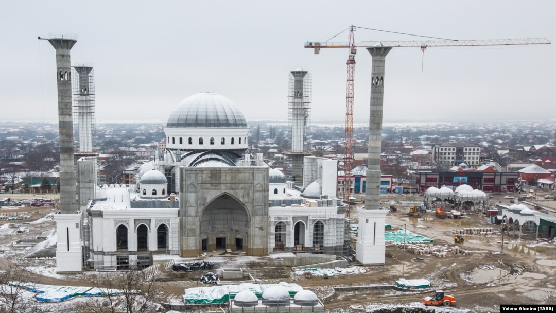 Строящаяся мечеть имени Рамзана Кадырова в городе Шали