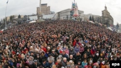 Майдандагы халык. 23 февраль 2014