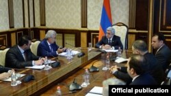 Встреча президента Армении Сержа Саргсяна с членами комиссии по конституционным реформам (архив)