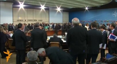 НАТО ги зголемува силите за брза реакција