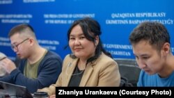 Жания Уранкаева (в центре), корреспондент интернет-издания Press.kz