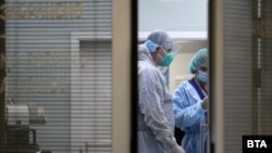 Лекари по време на работа в УМБАЛСМ „Н. И. Пирогов”