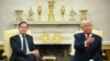 Secretarul general al NATO, Mark Rutte și președintele american, Donald Trump, la Casa Albă, în Biroul Oval - 13 martie 2025