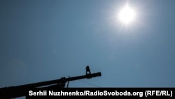 Внаслідок одного з обстрілів було поранено українського військового. Його госпіталізували