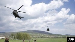 Francuske trupe Kfora u blizini vojnog kampa Belvedere na Kosovu