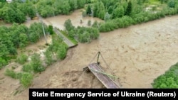 Наразі відомо, що стихія забрала життя трьох людей